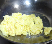 色香味浓的鸡蛋炒蒜苗的做法图解六