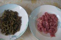 家常菜酸豆角炒肉做法图解2)