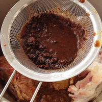 自制酱牛肉做法图解9)