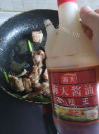 家常菜玉米烧排骨做法图解6)