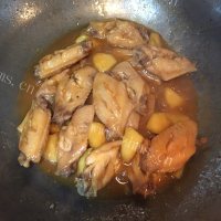美味的苹果烧鸡翅做法图解6)
