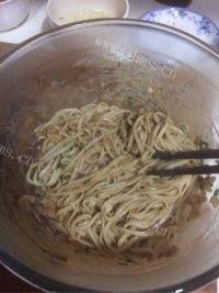色泽鲜亮的武汉热干面做法图解6)