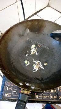 家常菜金针菇炒肉片做法图解5)