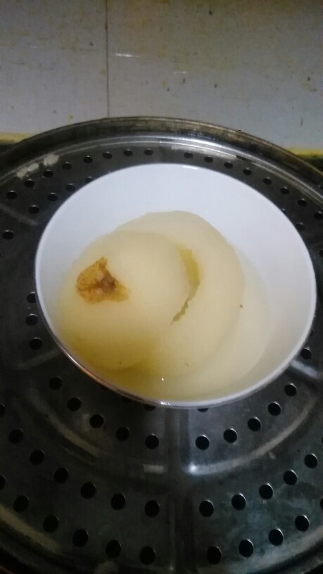 色泽鲜亮的冰糖雪梨