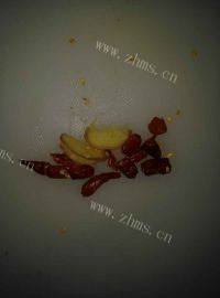 美味炒西葫芦丝做法图解4)