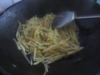 自己做的土豆丝煎饼卷做法图解2)