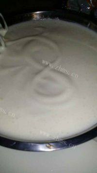 美味的海绵纸杯蛋糕做法图解4)