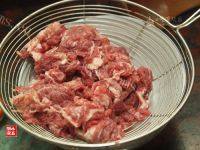 家常菜彩椒牛肉做法图解2)