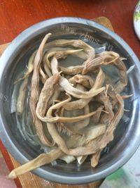 鲜香的干豆角烧肉做法图解2)
