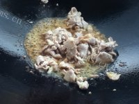 家常菜白菜炒平菇做法图解9)