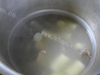 美味的菜芯山药龙骨汤做法图解6)