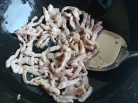 香飘十里的香菇炒肉做法图解2)
