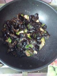 家常菜黑木耳炒肉片做法图解6)