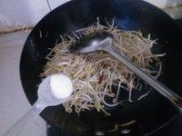 家常菜辣炒豆芽做法图解9)