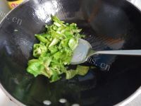 家常菜辣椒炒豆皮做法图解4)