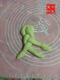 美味的香葱芝士辫子面包做法图解13)