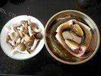 秀珍菇炖海鲶鱼的做法图解一