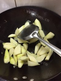 家常菜茭白炒牛肉做法图解5)