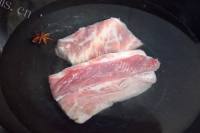 家常菜尖椒回锅肉做法图解2)