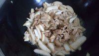 DIY美食-杏鲍菇炒肉片做法图解7)