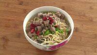 色味俱全的牛肉酸辣粉