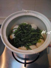 美味的菠菜鱼丸汤做法图解9)