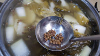 芳香四溢的酸菜鱼做法图解8)