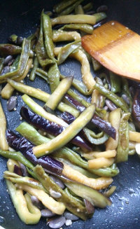 好吃的茄子煸豆角做法图解7)