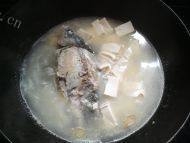 诱人的鲫鱼豆腐汤