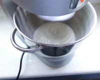 自制抹茶戚风蛋糕做法图解3)