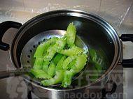 家常菜西芹炒肉丝做法图解5)