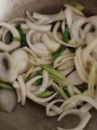 家常菜圆葱炒鸡蛋做法图解3)