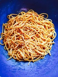 美味的酱油炒面做法图解8)