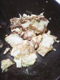 家常菜鸡蛋煎豆腐做法图解6)