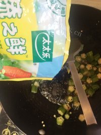 DIY秋葵炒虾仁做法图解7)