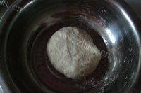 口感极佳的萝卜猪肉馅饼做法图解2)