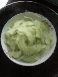 清爽的炝拌黄瓜做法图解6)
