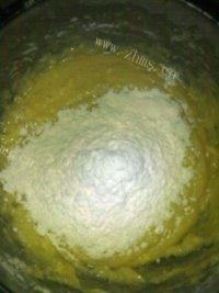 很有食欲的蛋白饼干做法图解4)