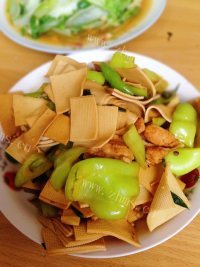 家常菜青椒豆腐皮