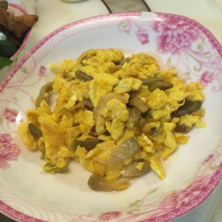 珍馐美味的榨菜炒鸡蛋