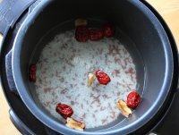 美味早餐双米红枣粥做法图解3)