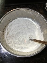 满口清香的葱油饼做法图解4)