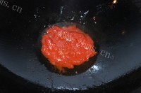 可口的罗勒番茄酱薯条做法图解4)