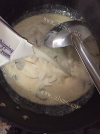 美味法式奶油蘑菇汤做法图解10)