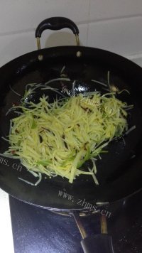 家常菜酸辣土豆丝做法图解7)