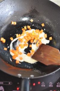 人间美味般的沙拉炒饭做法图解3)