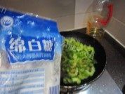 鸡蛋炒苦瓜做法图解7)