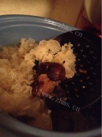 咸甜适中的红枣莲子银耳汤做法图解3)