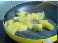 「健康美食」菠萝咕咾肉做法图解6)