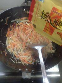 家常菜土豆胡萝卜丝做法图解8)